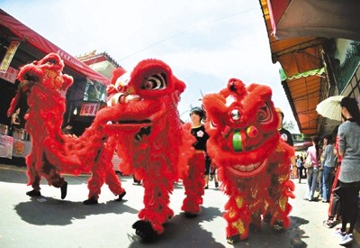 回望2012华人世界：光影同行风雨兼程值得品味