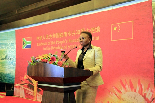 国庆招待会现场,南非小企业发展部部长祖卢致辞。