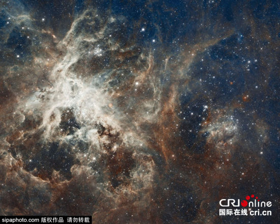 它传回的数据彻底改变了天体物理学,吸引了科学家和公众的关注。 它传回的数据彻底改变了天体物理学,吸引了科学家和公众的关注。