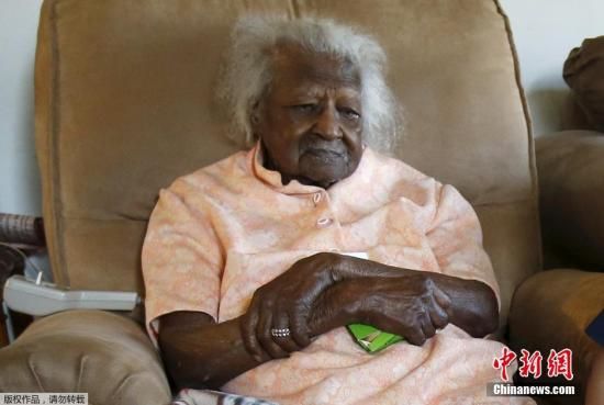 当地时间2015年4月18日，美国密歇根，世界最长寿老人Jeralean Talley 将于底特律庆祝其116岁生日。