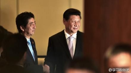 习近平在雅加达会见日本首相安倍晋三