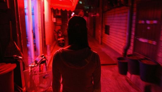 2004年,韩国首尔的一处红灯区。 2004年,韩国首尔的一处红灯区。