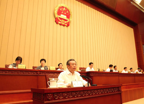 审计署审计长刘家义28日向全国人大常委会第15次会议作了《2014年度中央预算执行和其他财政收支的审计工作报告》。图片来源：审计署 网站