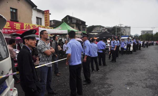 安徽钉子户被依法强拆 霸道三年终于被拆（图）