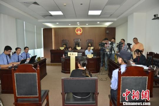 15日，女子姜某某走私象牙一案，在北京市第四中级人民法院开庭审理。图为庭审现场。 张玮 摄