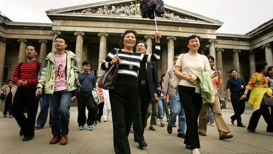 根据数据显示，今年4月至6月赴英旅游的中国游客同比增长33%。