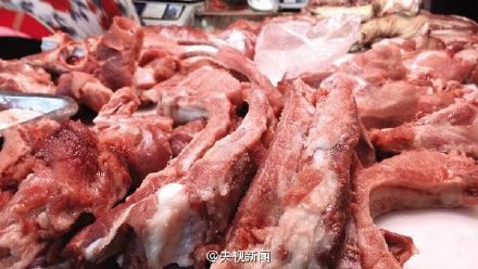 肉贩用硼砂保鲜猪肉：“白粉”一抹猪肉变鲜变嫩