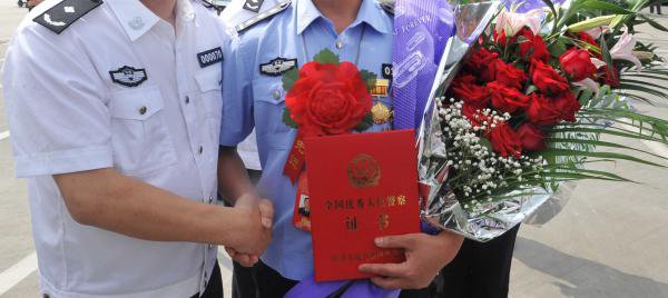 媒体:警察立功奖金2016年将大涨 85%奖给基层