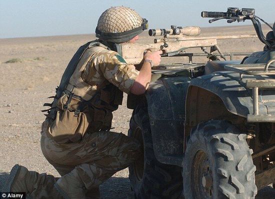 英国特种部队狙击手千米外击毙3名IS成员 穿透10英寸墙壁