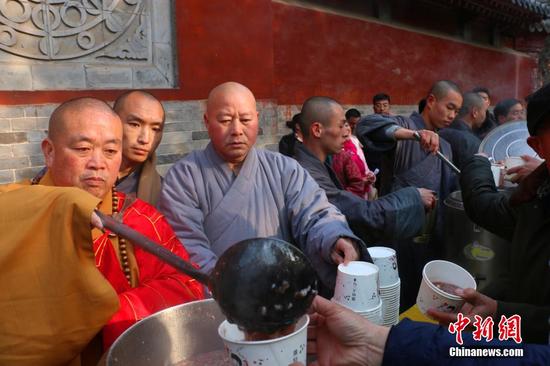  少林寺广施五行腊八粥