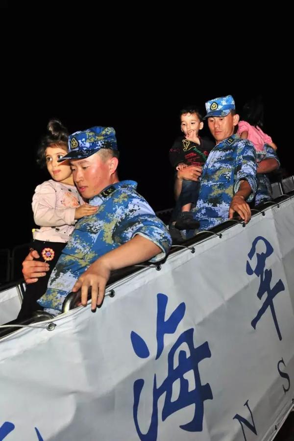 中国海军第19批护航编队接赴也门撤离中外公民。（资料图）