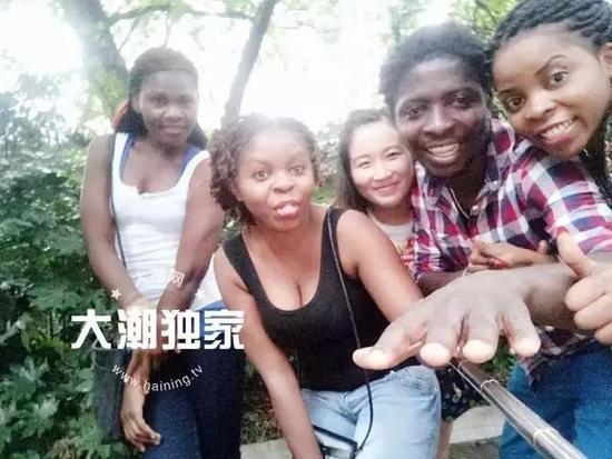 相恋6年！中国姑娘与非洲小伙结婚 曾遭家人反对