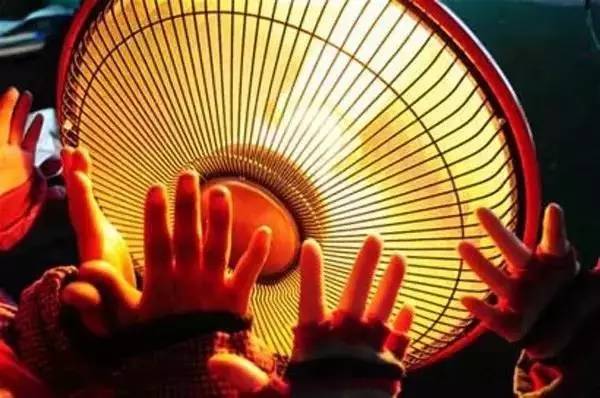 三个娃洗澡不幸身亡 你猜家长都在他们身边放了啥