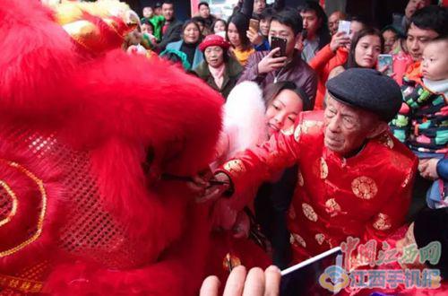 夏炳火和艾福姩一起办100岁寿辰