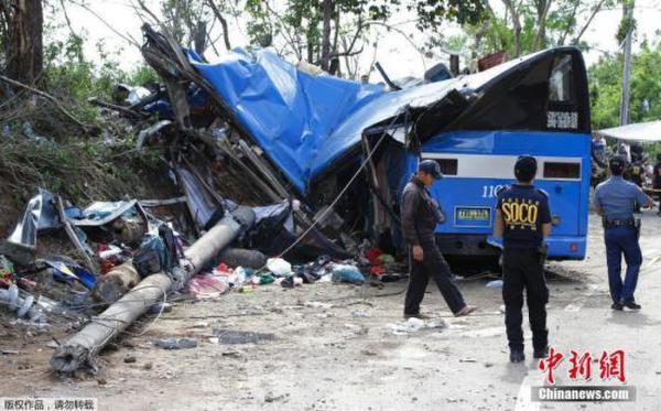 菲游览车车祸致15人丧生 事故原因疑为刹车失灵
