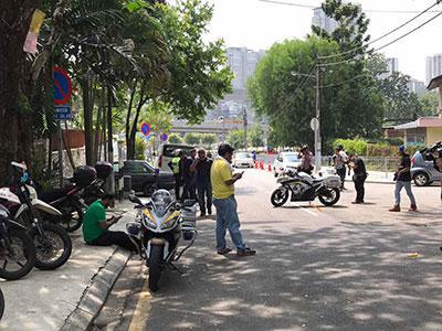 朝鲜大使馆门口警察前来封路