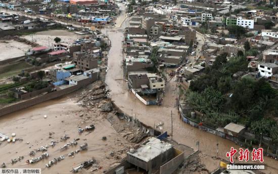 当地时间3月17日，秘鲁首都利马瓦奇帕区，航拍强降雨引发的洪灾和泥石流给当地造成的巨大破坏。