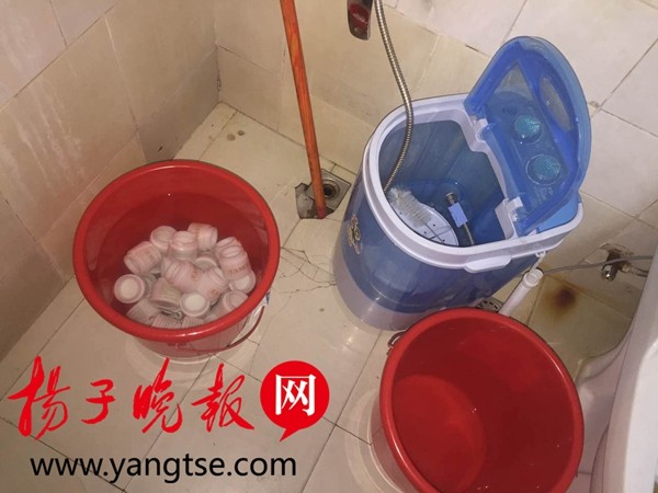 马桶边清洗瓶罐徒手灌装