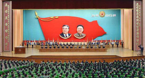 朝鲜人民军建军85周年中央报告大会(图片来源：《劳动新闻》)