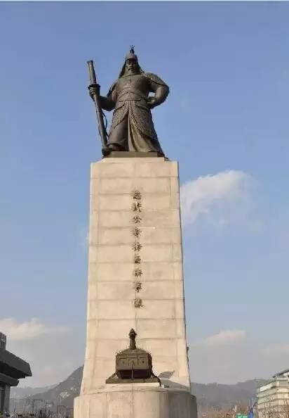 韩国民族英雄李舜臣塑像