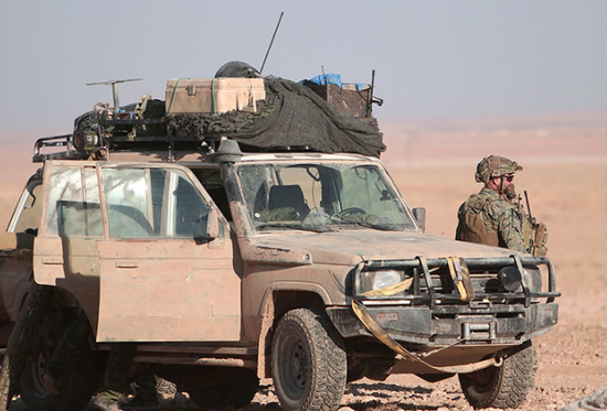 图：拉卡市的美国士兵及军车