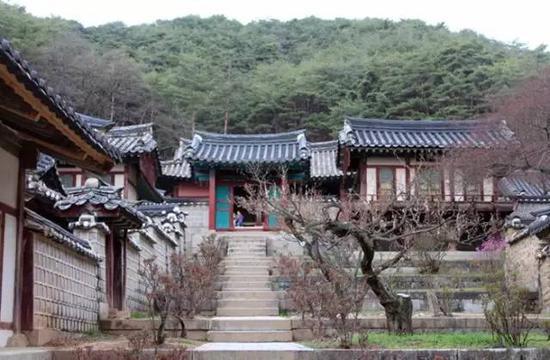 韩国著名的儒家古迹陶山书院 资料图