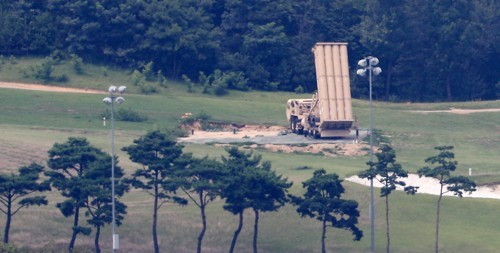  位于韩国“萨德”部署地的发射车