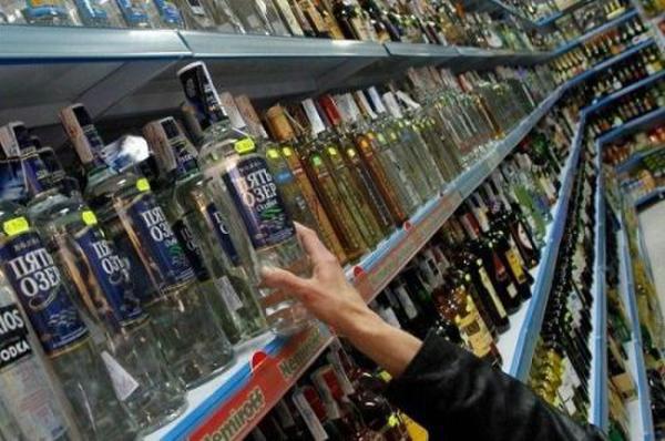 民调：过去一年近半数俄罗斯民众饮酒量下降