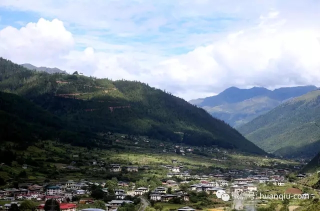 不丹与中国边境最近的小镇HAA，这里距离此次中印对峙地区洞朗直线距离约40公里（美国媒体称21公里）。