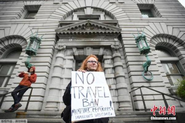资料图片：抗议者反对特朗普颁布入境限制行政命令。