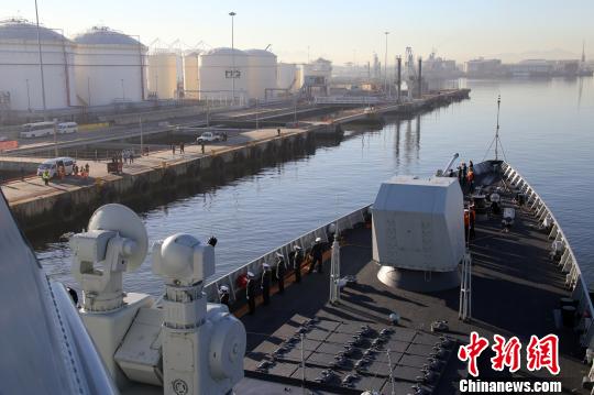 中国海军174舰艇编队技术停靠南非开普敦