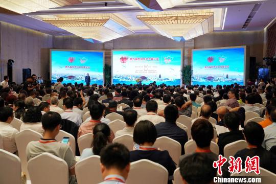 中国侨网第九届世界华文传媒论坛10日在中国福州开幕。　毛建军　摄