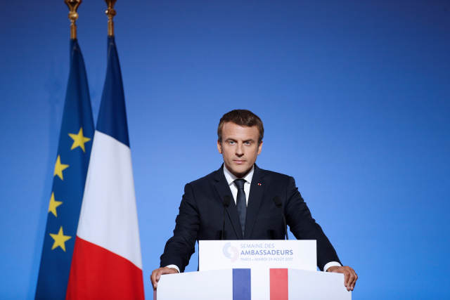 8月29日，在法国巴黎，法国总统马克龙在法国驻外使节大会上讲话。（新华社/路透）