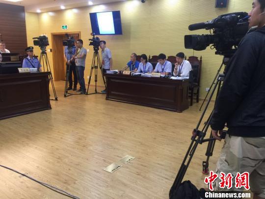 中国首起12岁以下儿童骑行共享单车死亡索赔案15日在上海静安法院开庭审理。图为被告“小黄车”北京拜克洛克科技有限公司（以下简称ofo公司）代理律师。上海市静安区人民法院供图