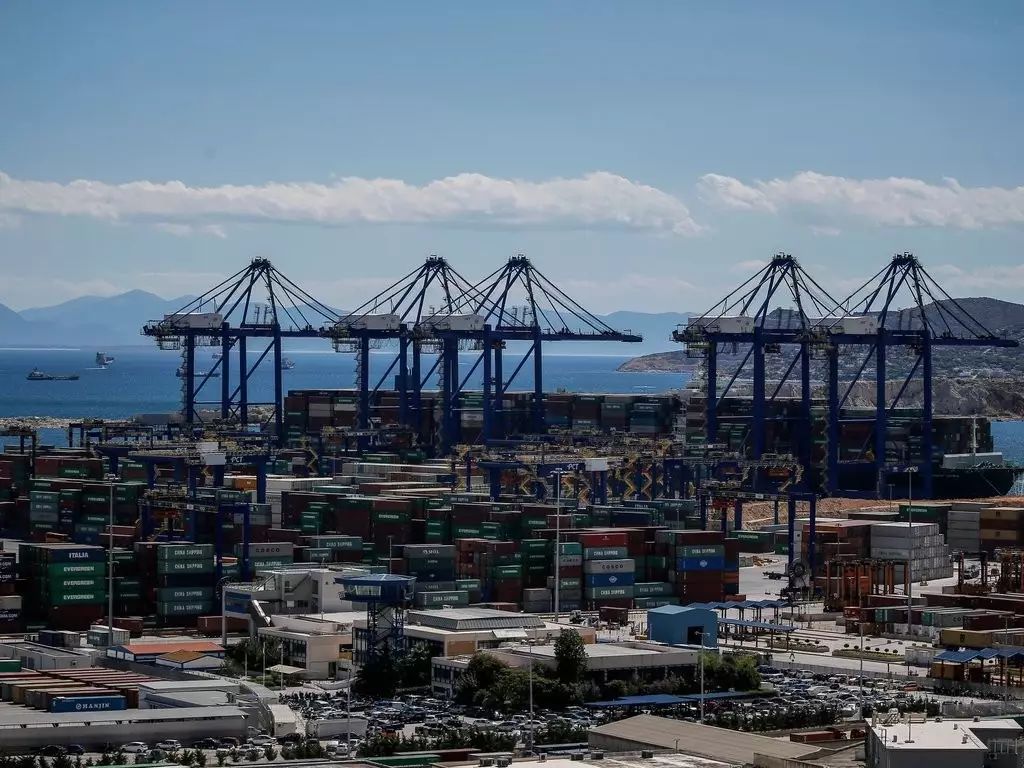 ▲中国投资近5亿欧元将希腊比雷埃夫斯港变成地中海最繁忙的港口。（纽约时报中文网）
