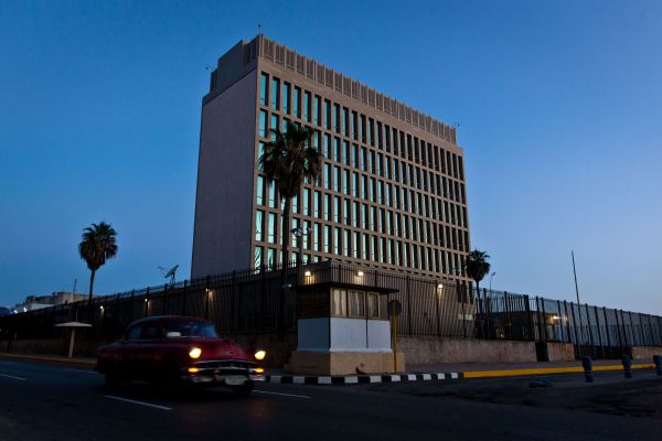 资料图片：位于古巴首都哈瓦那的美国驻古巴使馆外景。新华社记者 刘彬 摄
