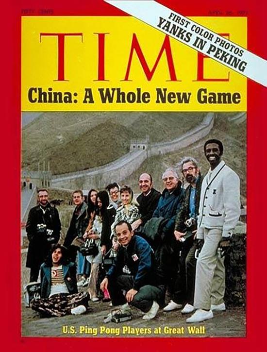 美国《时代》杂志刊登美国乒乓球队在长城作为封面图。