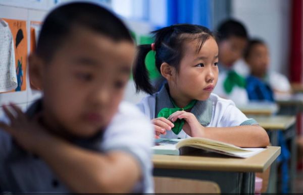 上海一所小学的学生在课堂上。（图片来源：美国《华尔街日报》网站）