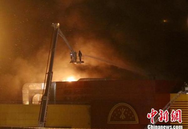 莫斯科一商场发生大火3000余人被疏散