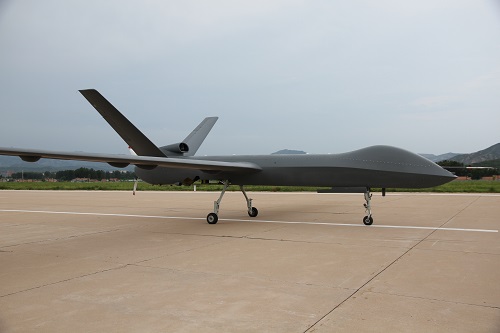 资料图：7月14日下午，中国量产型彩虹五无人机在河北某机场完成首次试飞。新华社记者 白国龙 摄
