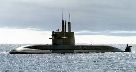 1▲上图：法国鲉鱼级常规潜艇使用永磁电机是其对外销售的一大卖点；下图：俄罗斯阿穆尔级潜艇是该国首型运用永磁电机的潜艇。