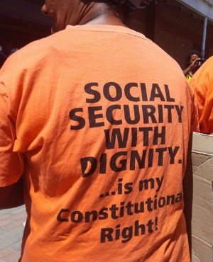 Social grant beneficiaries protesting outside a pay point on the Cape Flats. (File, GroundUp)