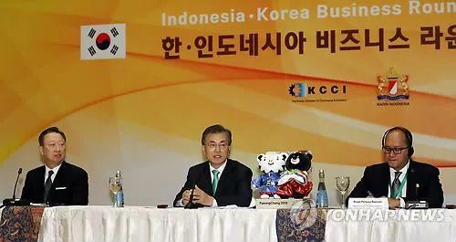 ▲正在印尼进行访问的韩国总统文在寅
