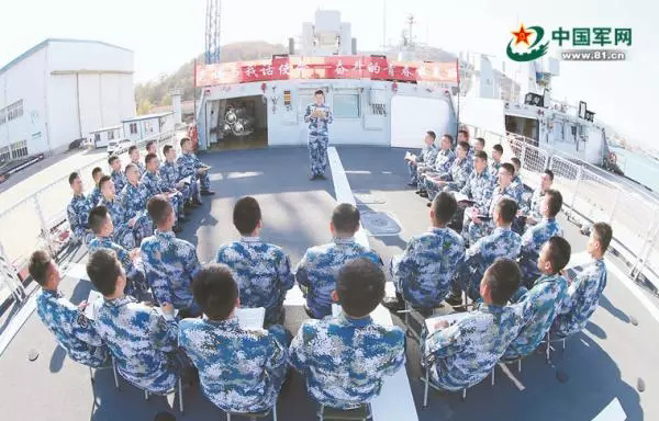 乌海舰“老妈与我话使命——奋斗的青春最美丽”主题交流活动现场。 中国军网 图