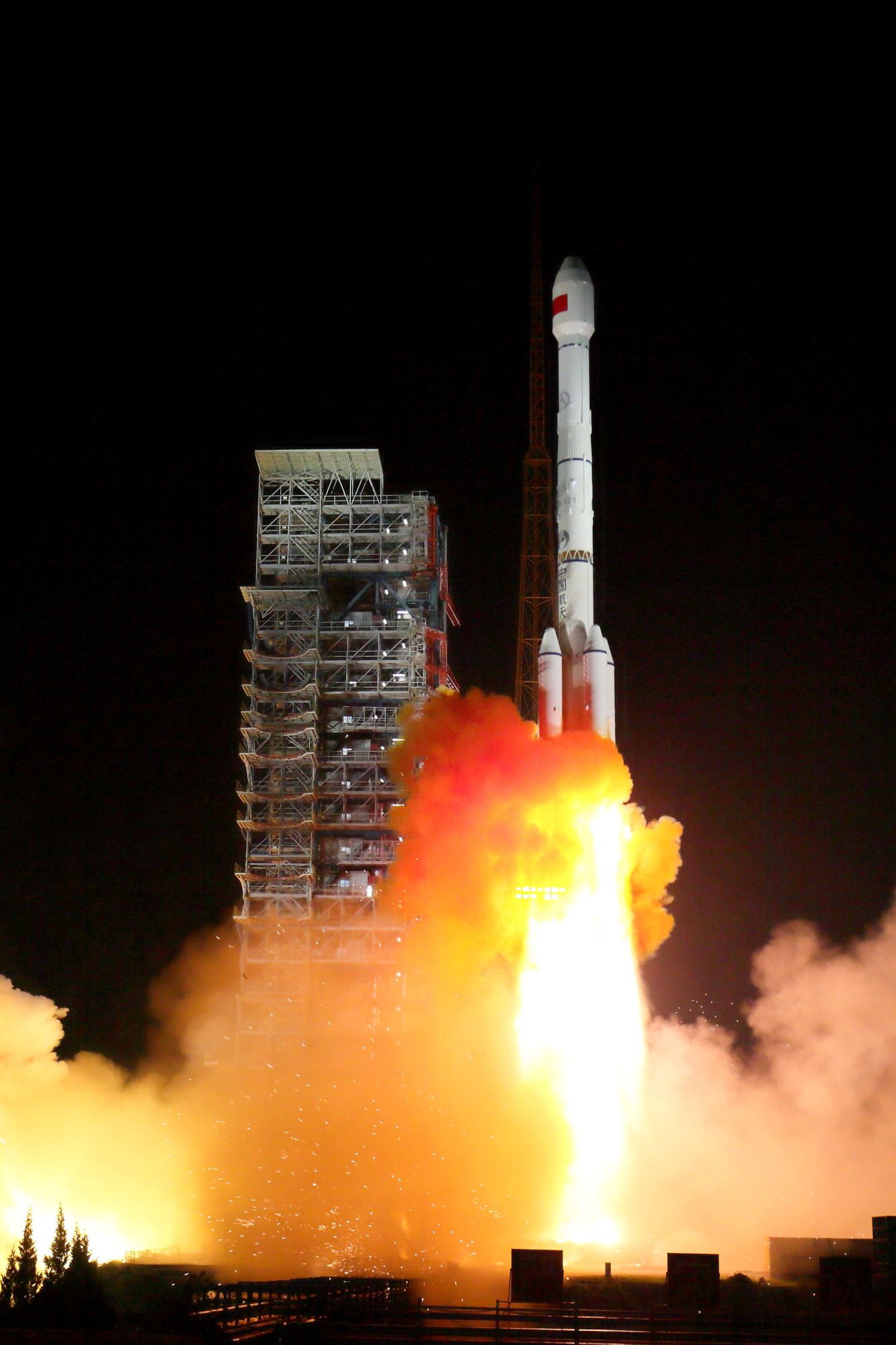 ▲11月5日，两颗北斗三号卫星搭载长征火箭发射成功。