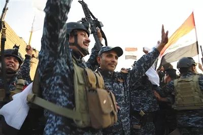 ▲7月10日，伊拉克总理正式宣布，“IS”在摩苏尔的统治被彻底推翻，摩苏尔全面解放。图/新华社