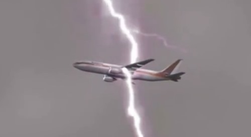 飞机遭遇雷击（资料图，图文无关）