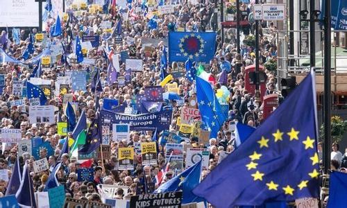 英国民众参加集会游行，反对脱欧。（图片来源：东方IC）