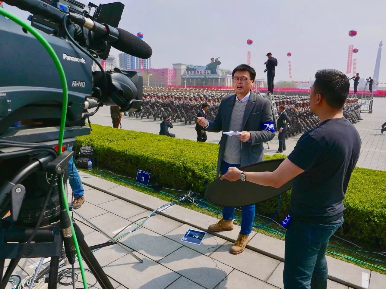 △4与15日，记者在朝鲜阅兵式上。