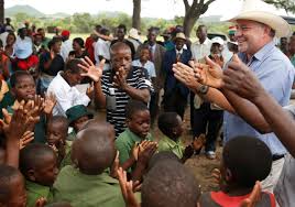 “ULULATIONS, TEARS AS WHITE ZIMBABWEAN FARMER RETURNS TO SEIZED LAND”的图片搜索结果
